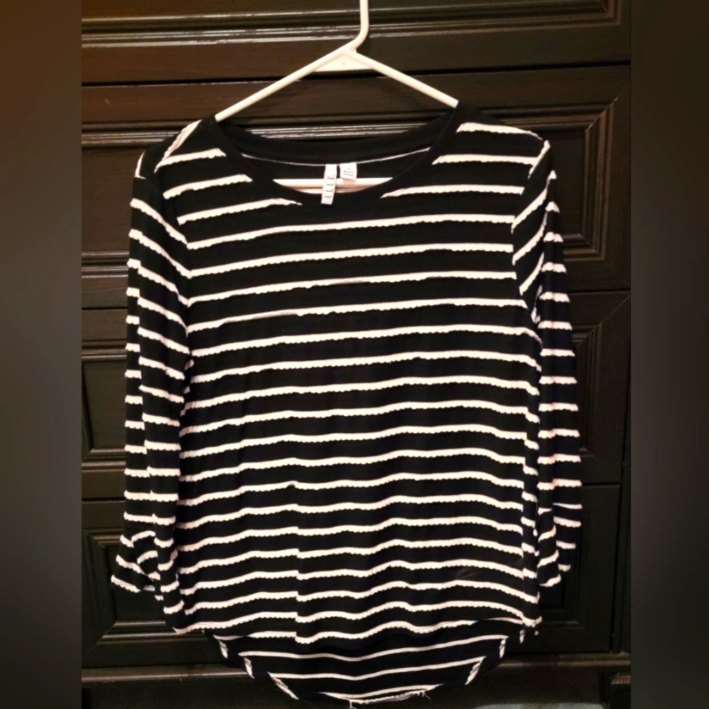 Women's long sleeve top